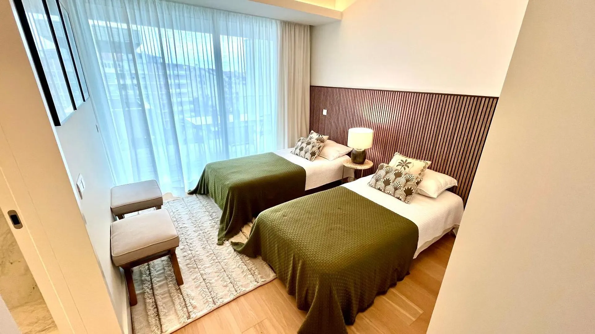 Luxurious 2 Bedrooms Home With Amenities In Lisbon Center 0*,