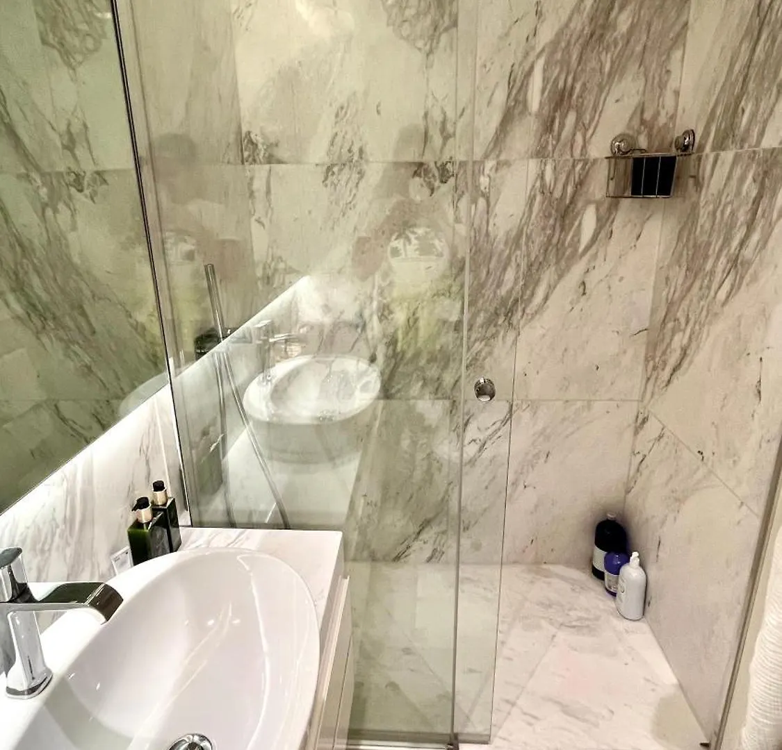 Luxurious 2 Bedrooms Home With Amenities In Lisbon Center Portugal