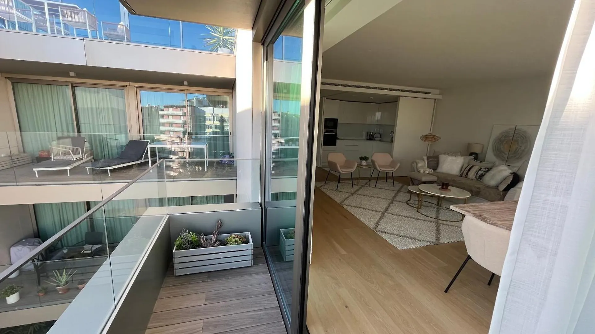 Luxurious 2 Bedrooms Home With Amenities In Lisbon Center Portugal