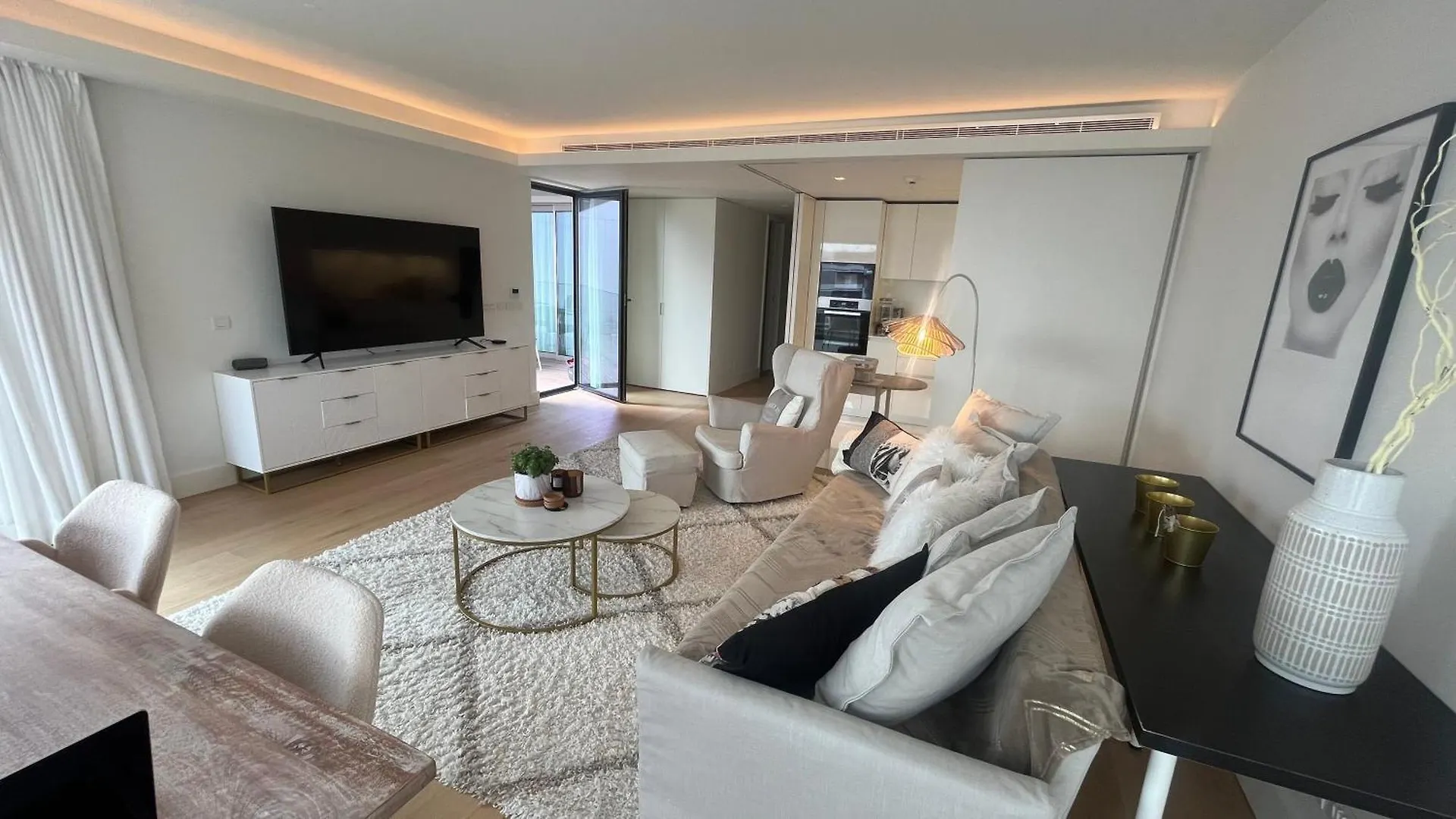 Luxurious 2 Bedrooms Home With Amenities In Lisbon Center
