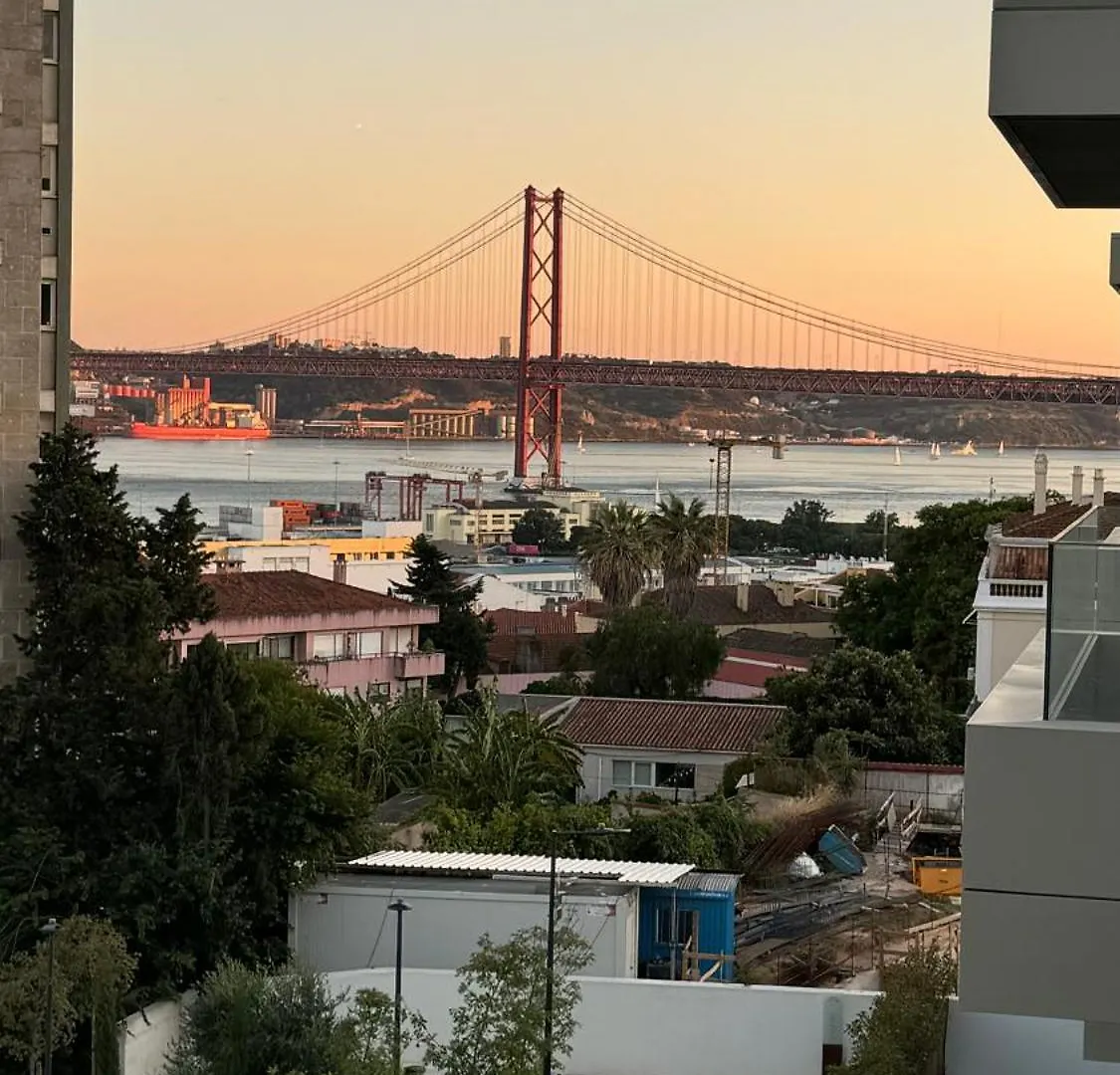 Luxurious 2 Bedrooms Home With Amenities In Lisbon Center 0*,
